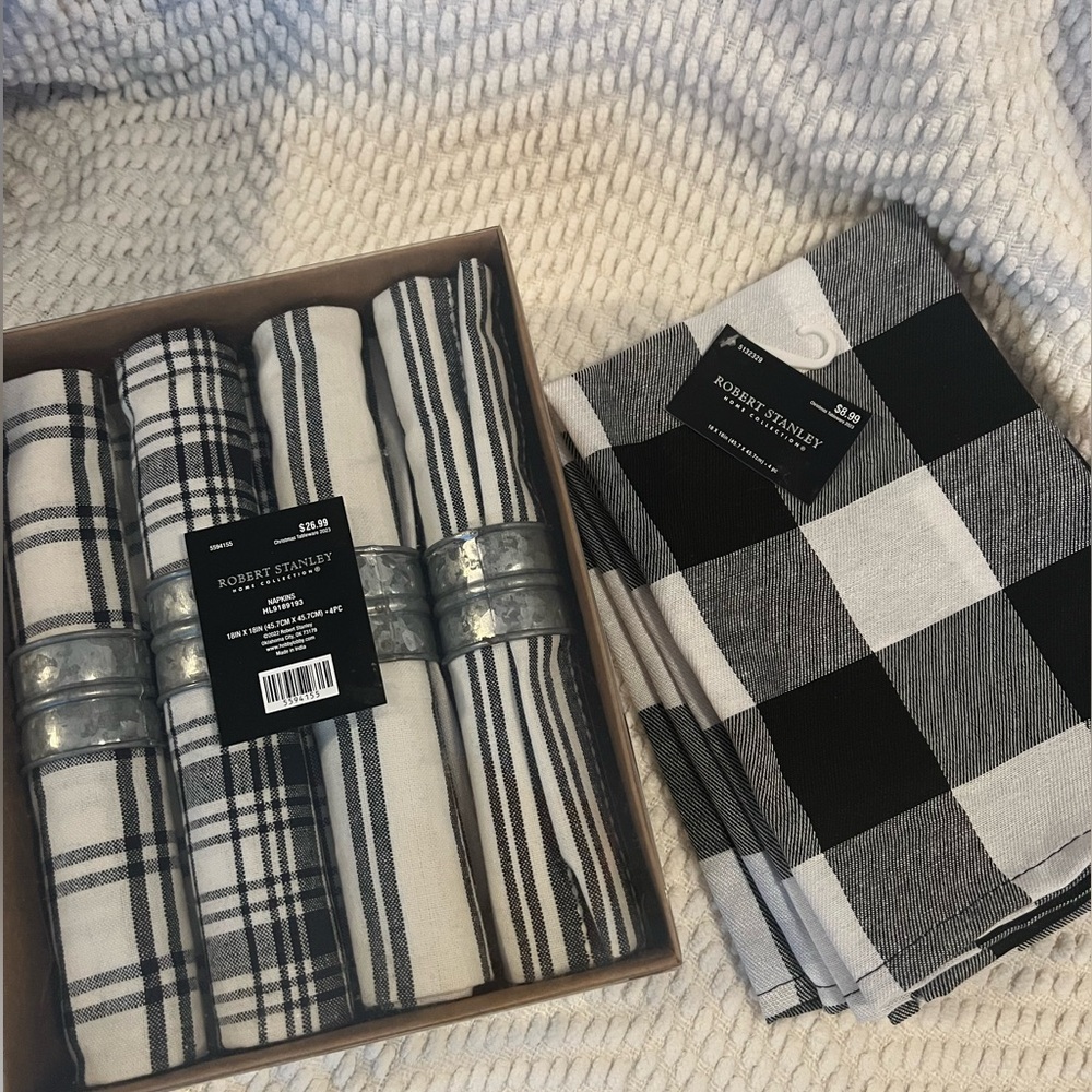 Robert Stanley 8 pc napkins